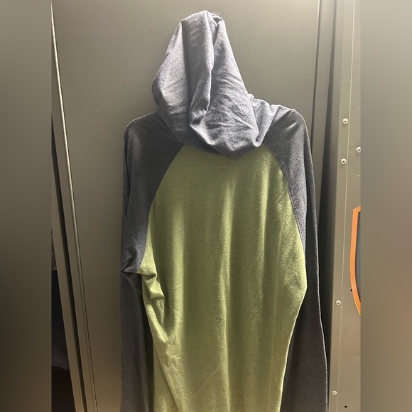 RVCA Lightweight Hoodie - Picture 2 of 3